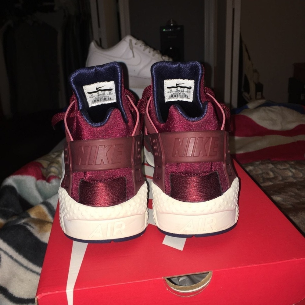 NIKE AIR HUARACHE RUNNER SHOES